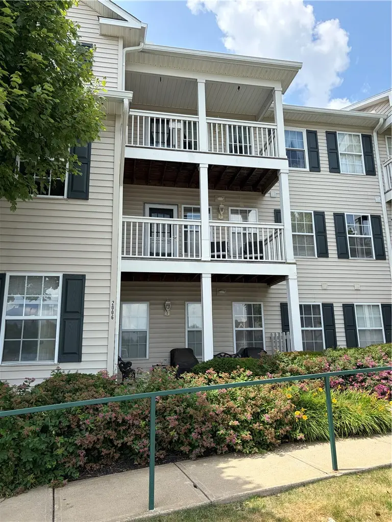 2106 Lenox Dr, Bethel Park, PA 15102 - #1