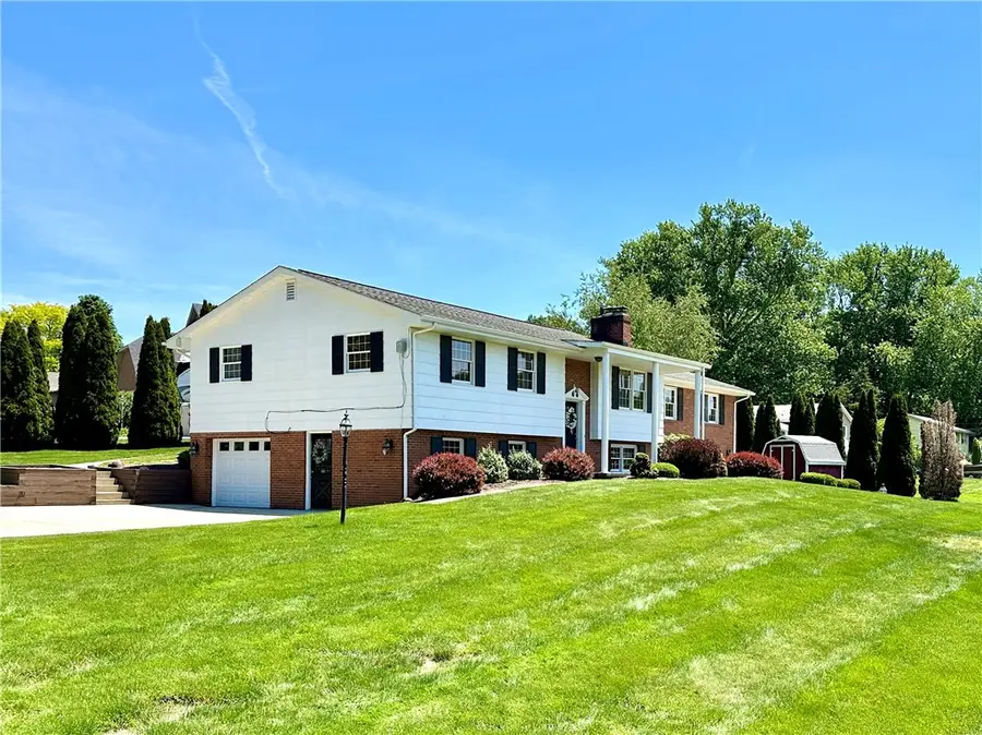 611 W Englewood Ave, New Castle, PA 16105 - #2