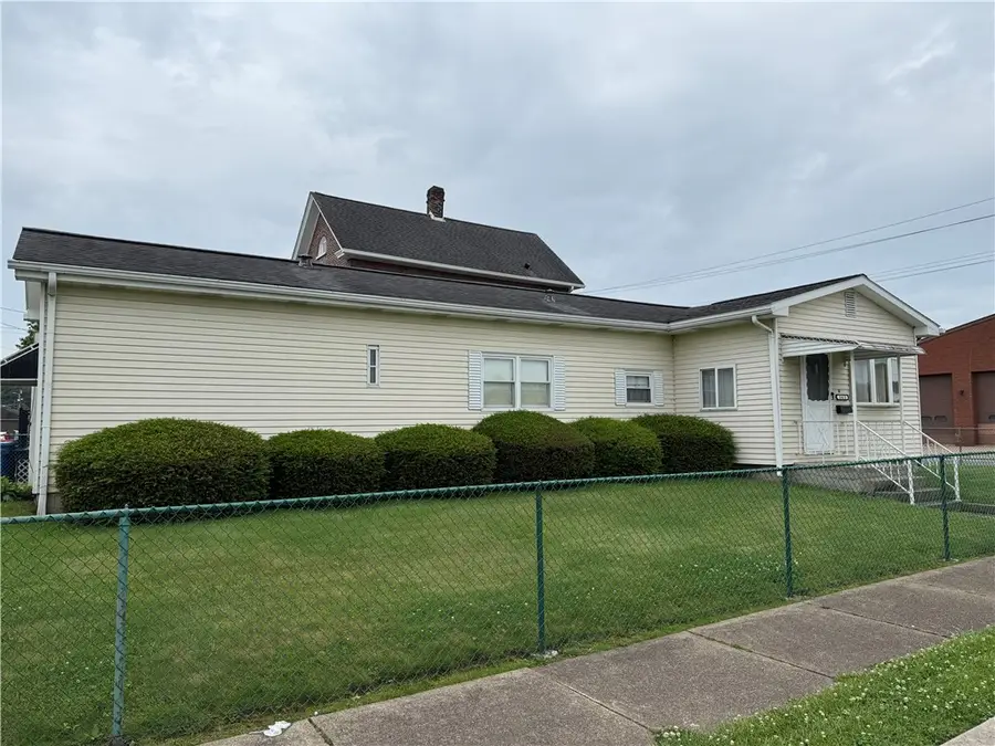 343 Oak St, Latrobe, PA 15650 - #2
