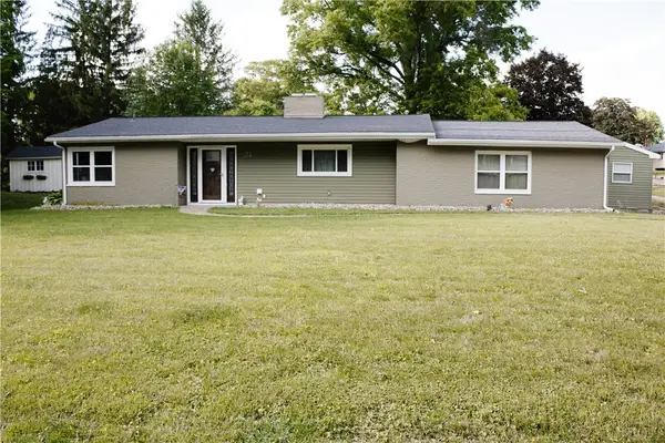 809 E Pine St, Grove City, PA 16127