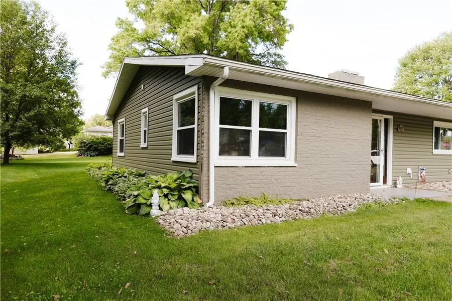 809 E Pine St, Grove City, PA 16127 - #2