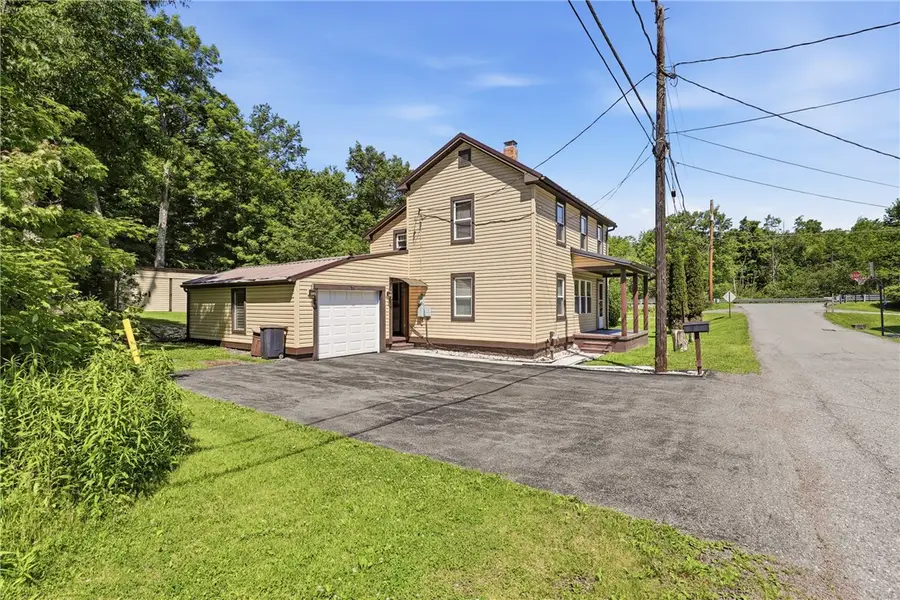 111 Center St, Stoystown, PA 15563 - #2