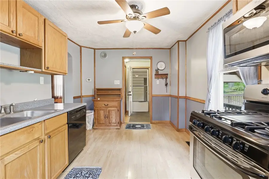 111 Center St, Stoystown, PA 15563 - #3