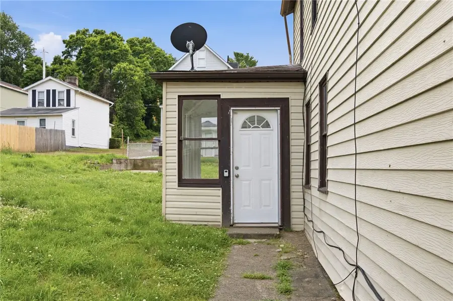 2906 Chester St, McKeesport, PA 15132 - #3