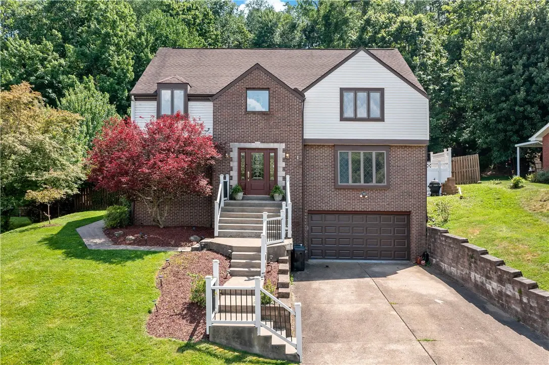 104 Oakwood Dr, Clairton, PA 15025 - #1