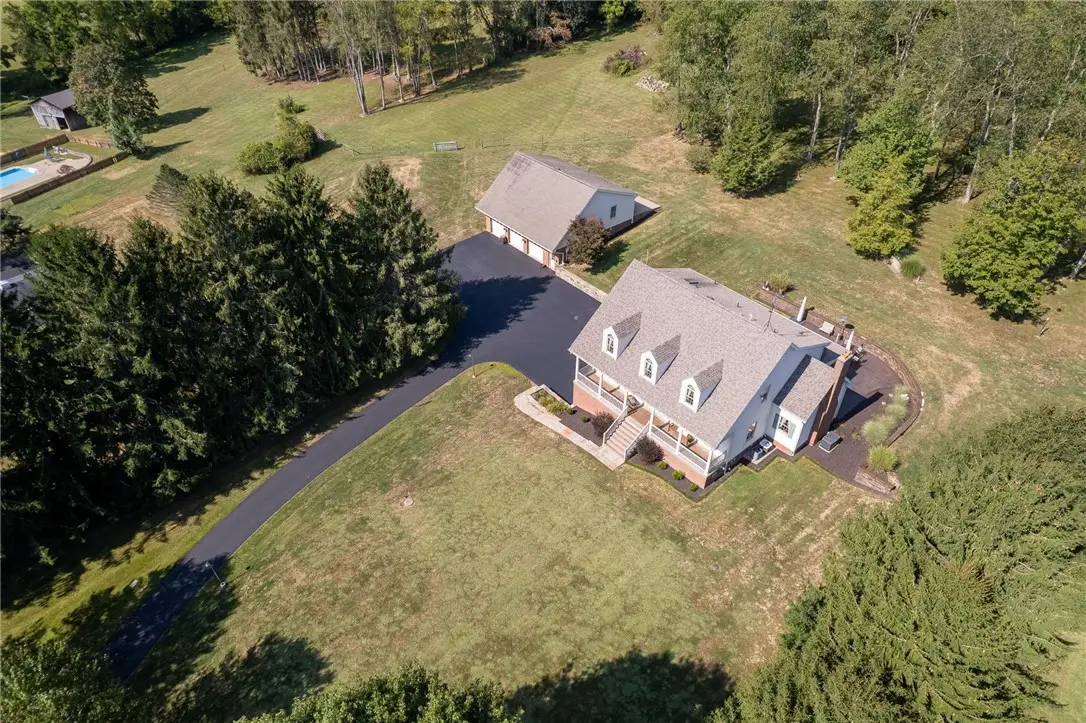 959 Bentleyville Rd, Charleroi, PA 15022 - #1