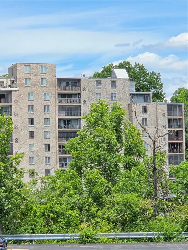 2120 Greentree Road #102E, Pittsburgh, PA 15220