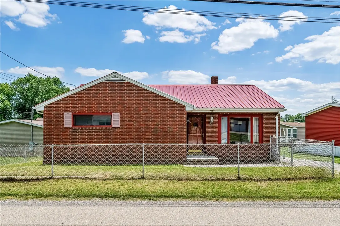 211 E South St, Carmichaels, PA 15320 - #1