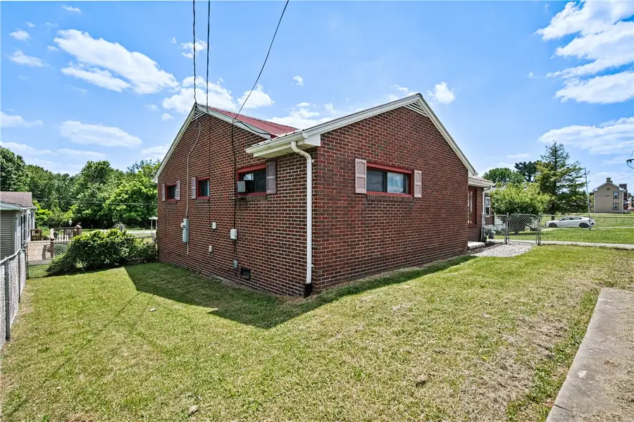 211 E South St, Carmichaels, PA 15320 - #2