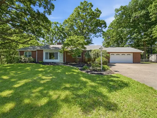 142 Center Grange Rd, Aliquippa, PA 15001