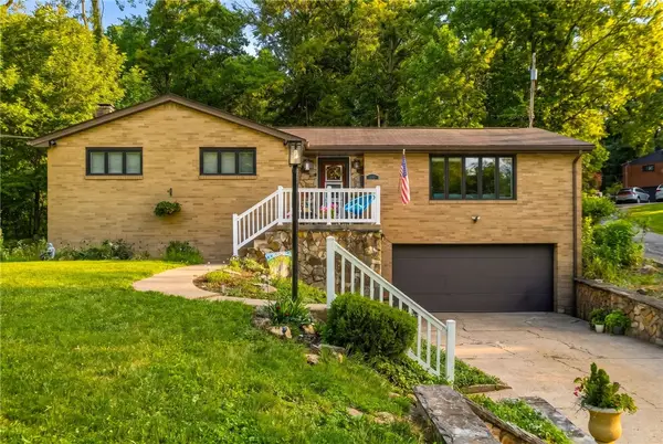 402 Glenrock Dr, Bethel Park, PA 15102
