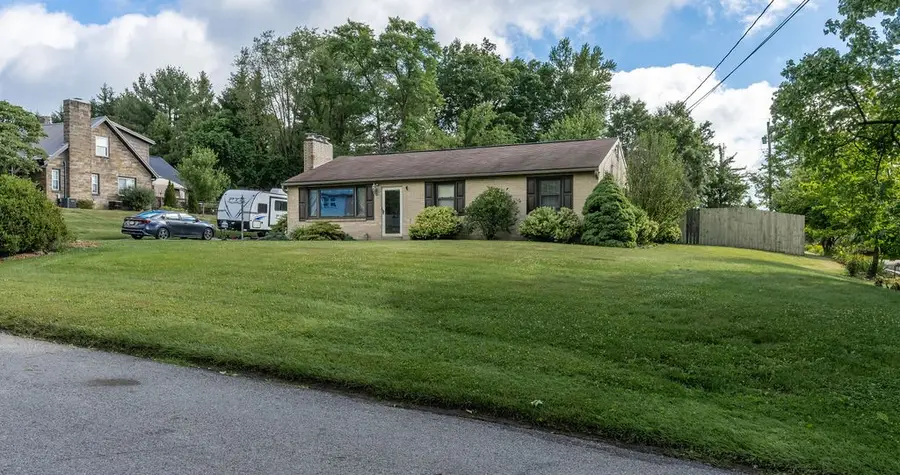 142 Emmet Dr, Beaver Falls, PA 15010 - #2