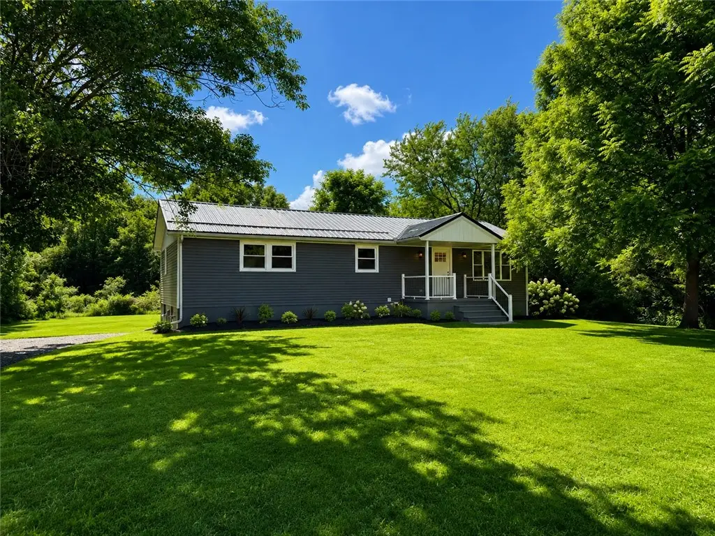 141 Lakeside Dr, New Castle, PA 16105 - #1