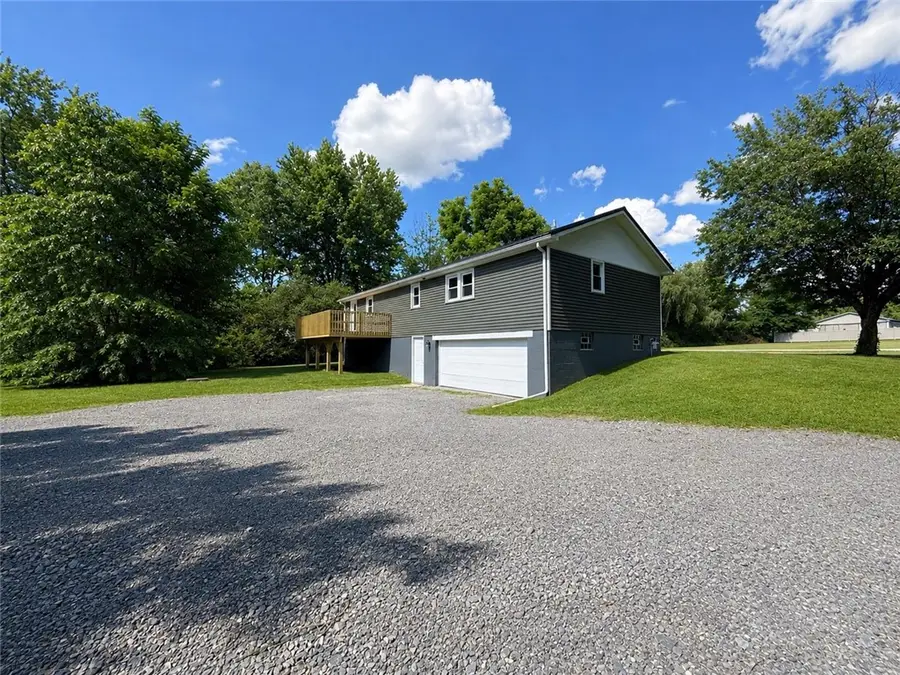 141 Lakeside Dr, New Castle, PA 16105 - #3