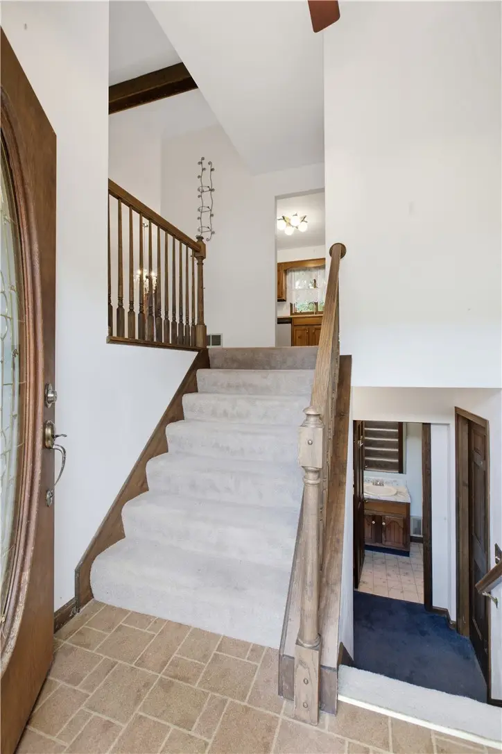 1721 Grove Crest Dr, Pittsburgh, PA 15239 - #2