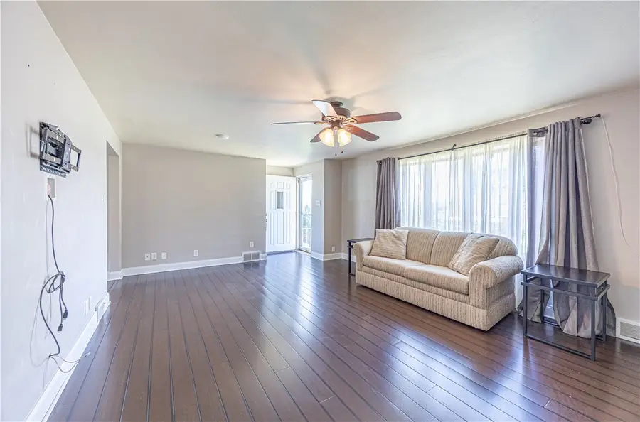 156 Mclaughlin Dr, New Kensington, PA 15068 - #2