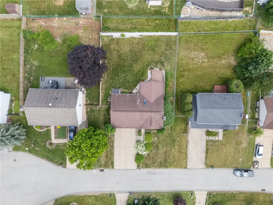 304 S Highlander Heights Drive, Glenshaw, PA 15116 - #2