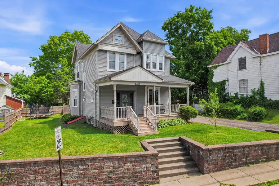 611 Montour Street, Coraopolis, PA 15108 - #2