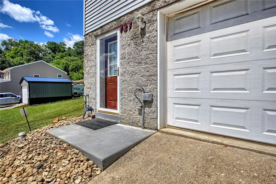 727 Dithridge St., Jeannette, PA 15644 - #3