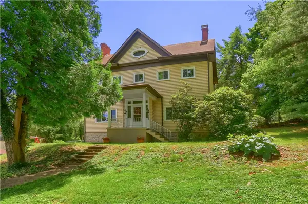 201 Center Avenue, Oakdale, PA 15071