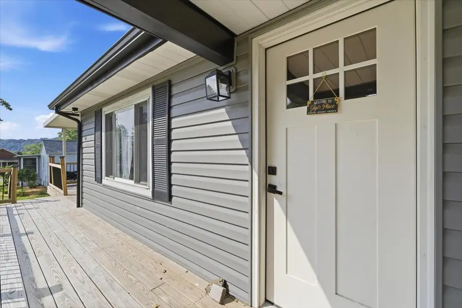 2017 Hulton Road, Verona, PA 15147 - #2