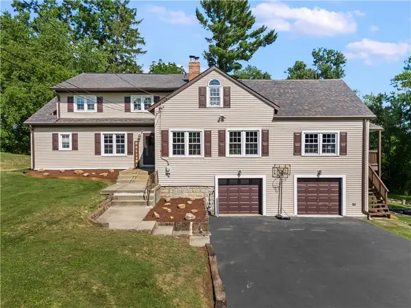 860 E Mcmurray Rd, Venetia, PA 15367