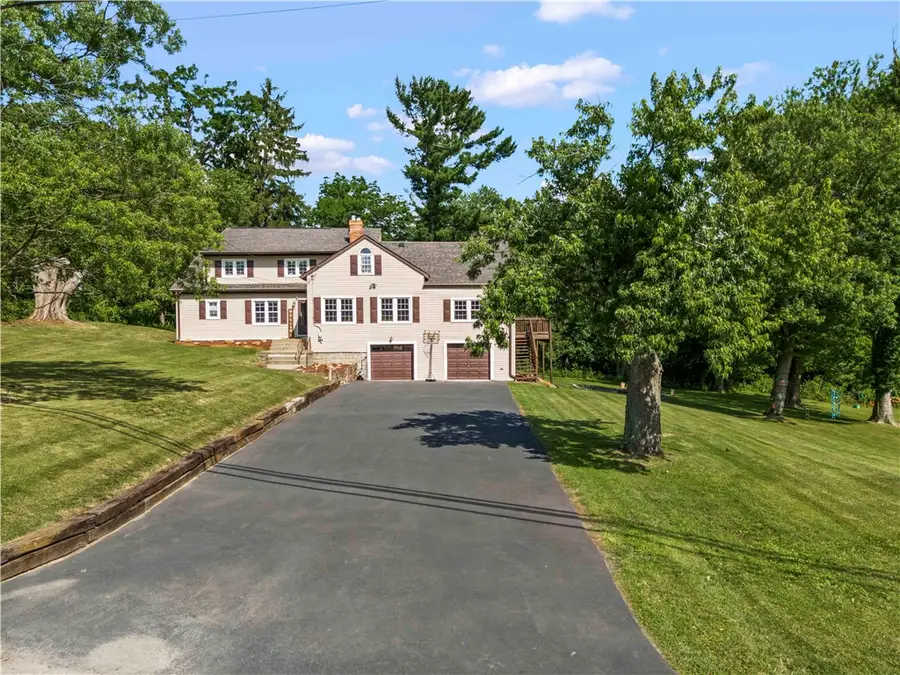 860 E Mcmurray Rd, Venetia, PA 15367 - #2