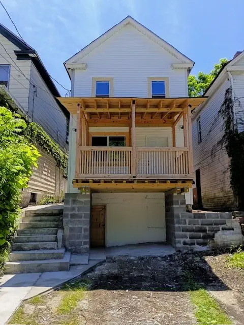 210 N 4th St, Jeannette, PA 15644 - #1