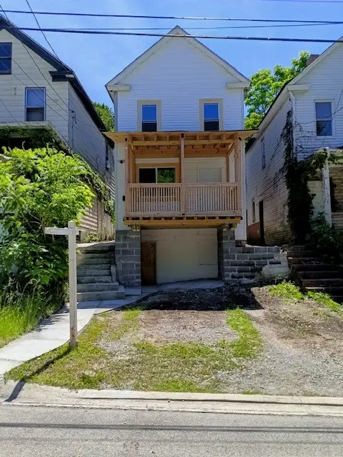 210 N 4th St, Jeannette, PA 15644 - #2