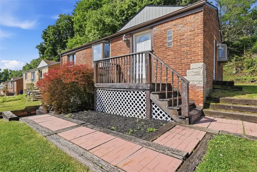 626 Perrilyn St, Pittsburgh, PA 15226 - #3