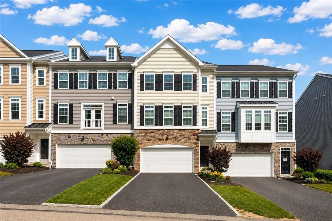 31 Hawthorne Dr, Washington, PA 15301 - #1