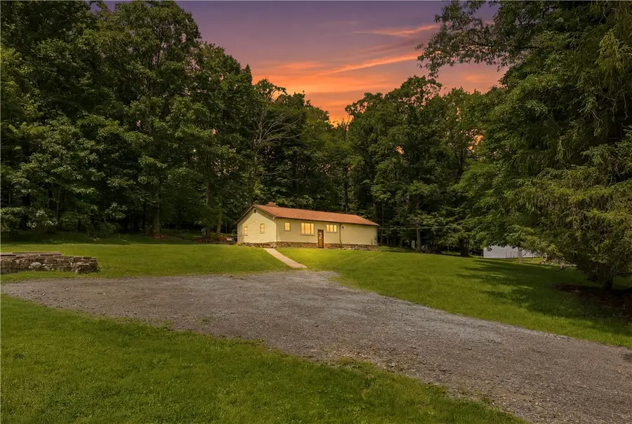 251 Evergreen Ln, Acme, PA 15610 - #2