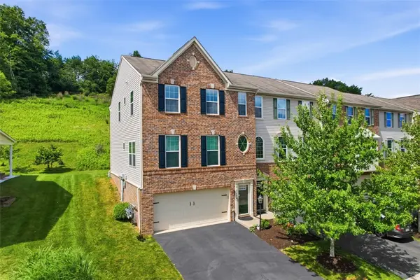 222 Broadstone Dr, Mars, PA 16046