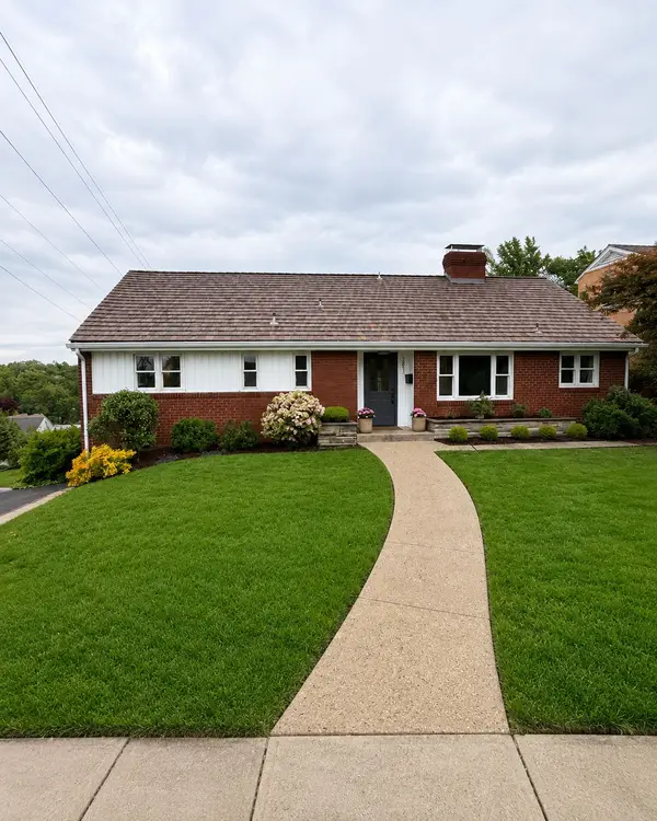 1083 Firwood Dr, Pittsburgh, PA 15243