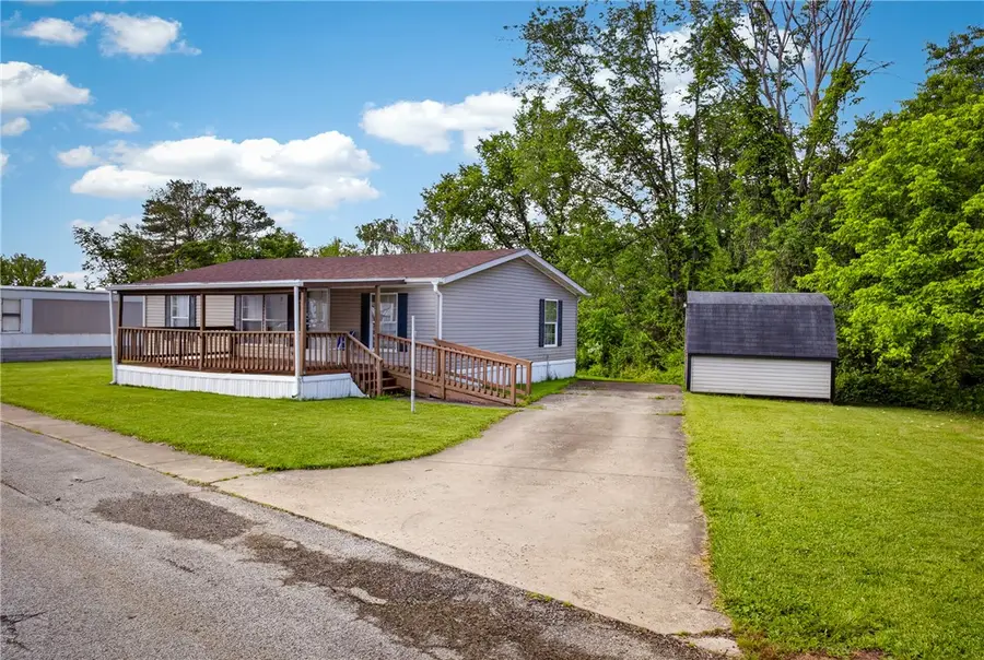 424 Castle Rd, Washington, PA 15301 - #2