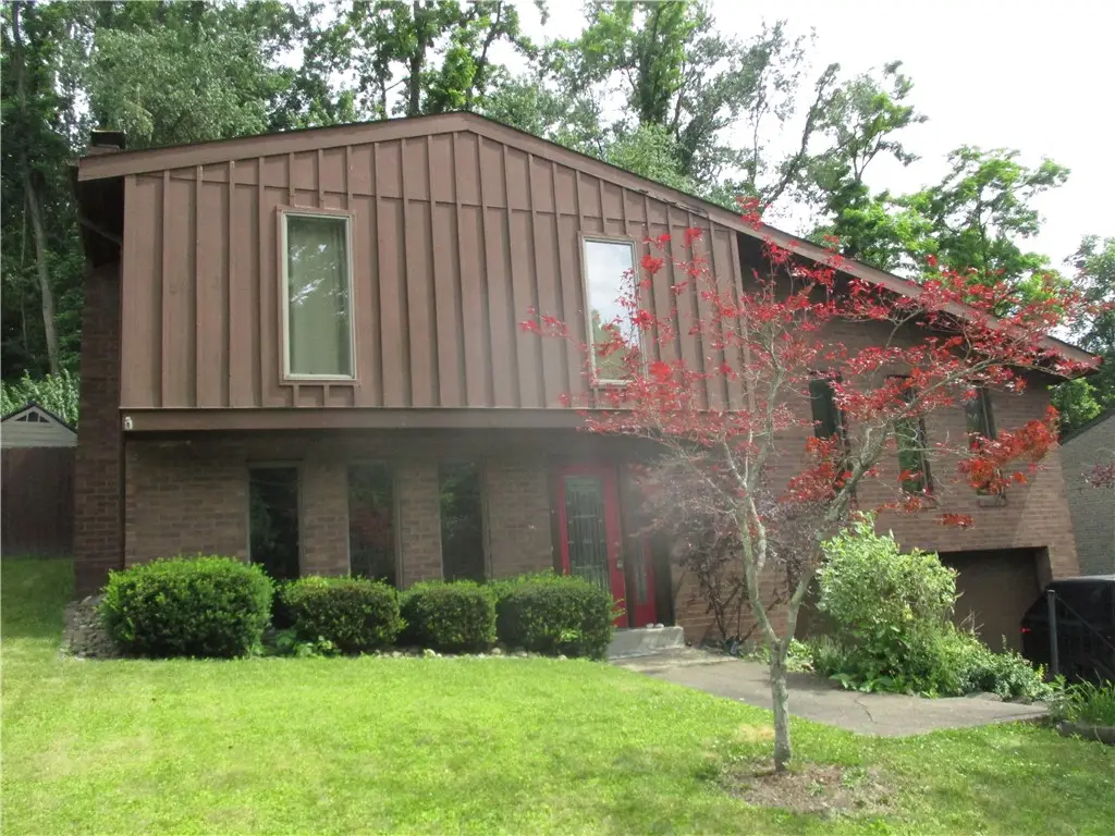 106 Larchwood Dr, Turtle Creek, PA 15145 - #1