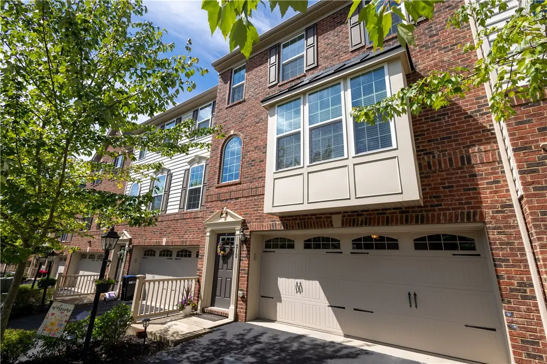 212 Noble Woods Dr, Coraopolis, PA 15108 - #1