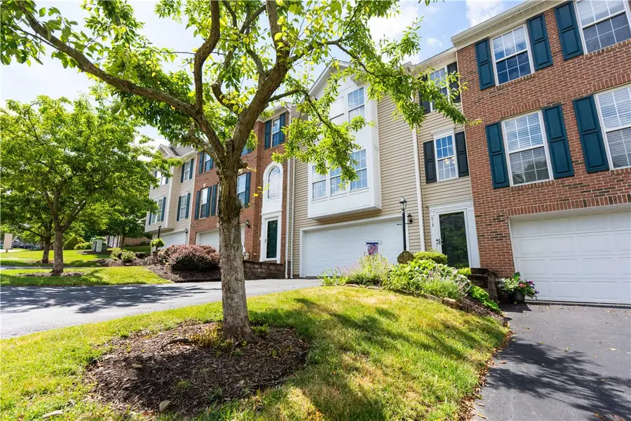 612 Village Green E Blvd, Mars, PA 16046 - #2