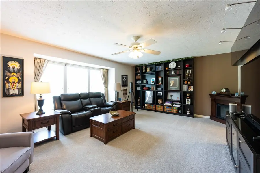 612 Village Green E Blvd, Mars, PA 16046 - #3