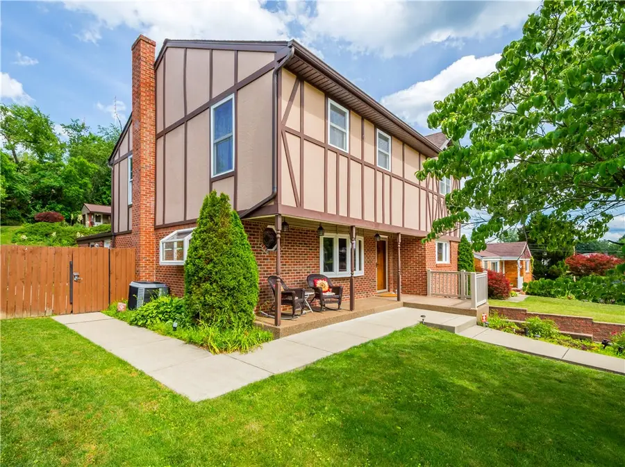 1031 Sanda Dr, Pittsburgh, PA 15227 - #2