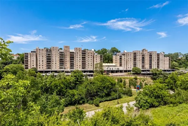 2160 Greentree Rd #807W, Pittsburgh, PA 15220