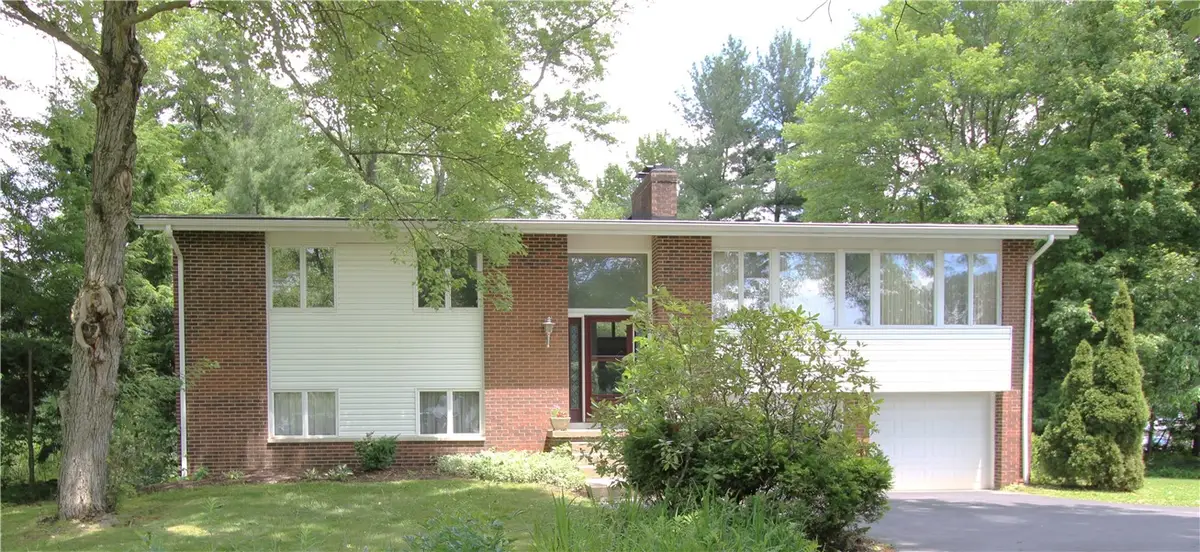 331 Roberts Ln, New Castle, PA 16105 - #1