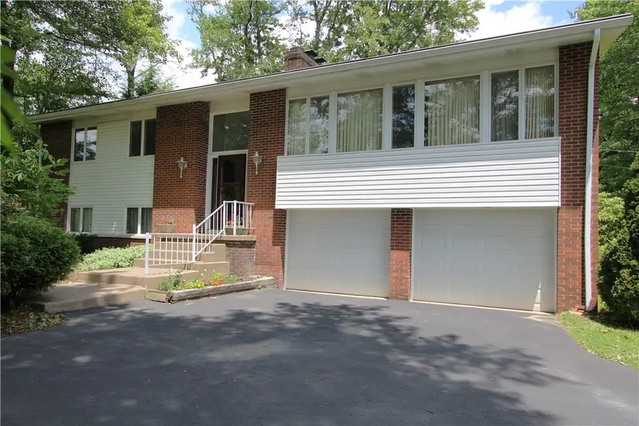 331 Roberts Ln, New Castle, PA 16105 - #2