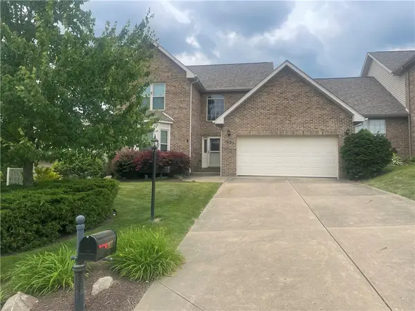 1027 Blackthorne Dr #A, Jeannette, PA 15644