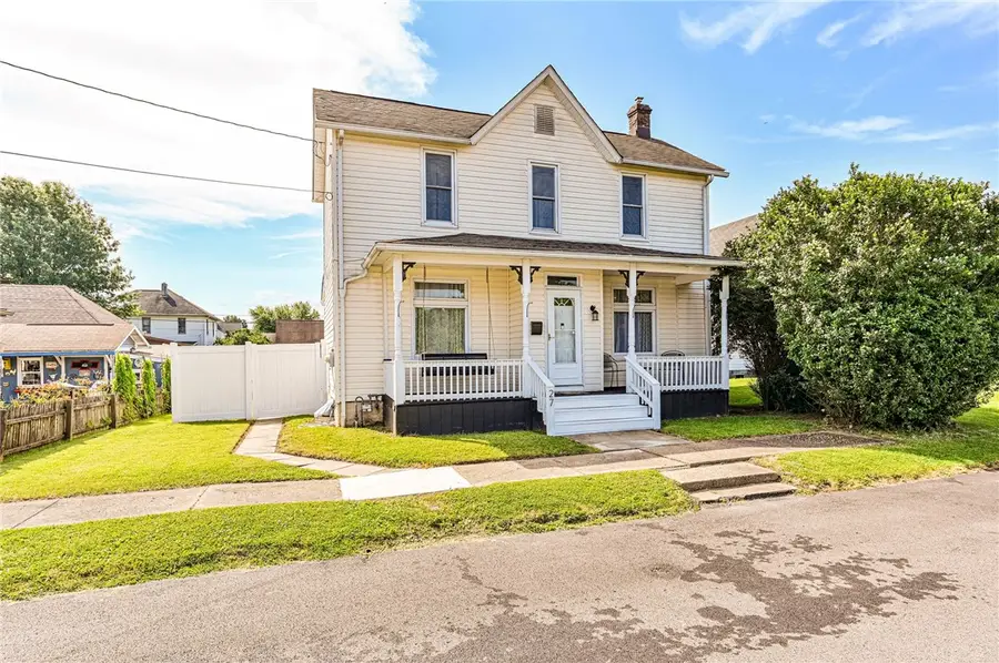 27 Oak St, Latrobe, PA 15650 - #2