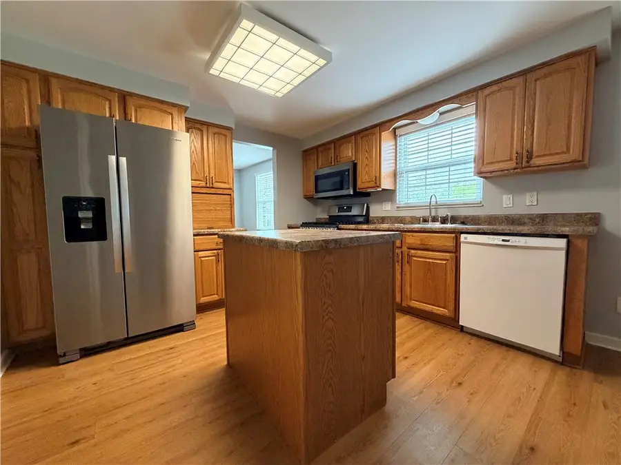 204 Glengarry Dr, Coraopolis, PA 15108 - #2