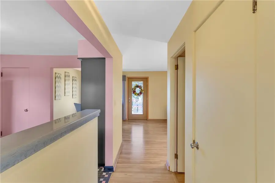 930 Crestview Dr, Ellwood City, PA 16117 - #2