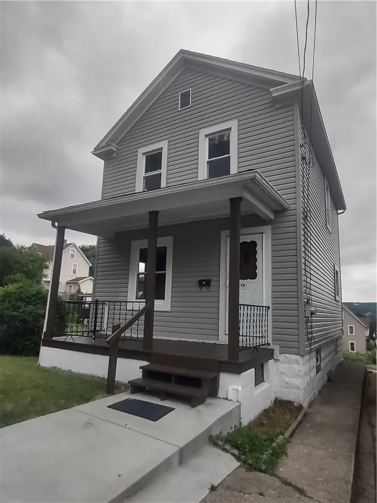 516 Division Ave, Ellwood City, PA 16117 - #1
