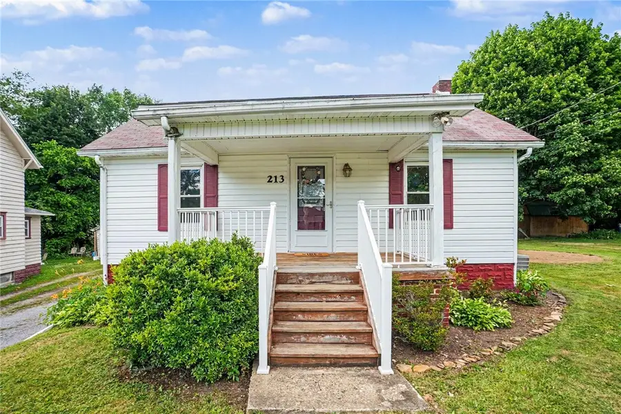 213 Morrison Ave, Ellwood City, PA 16117 - #2