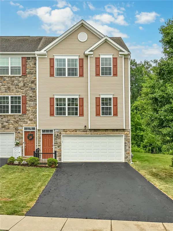 691 Freedom Dr, Carnegie, PA 15106